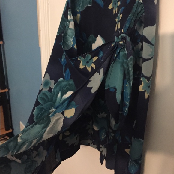 Sleeveless Dress - Picture 2 of 6